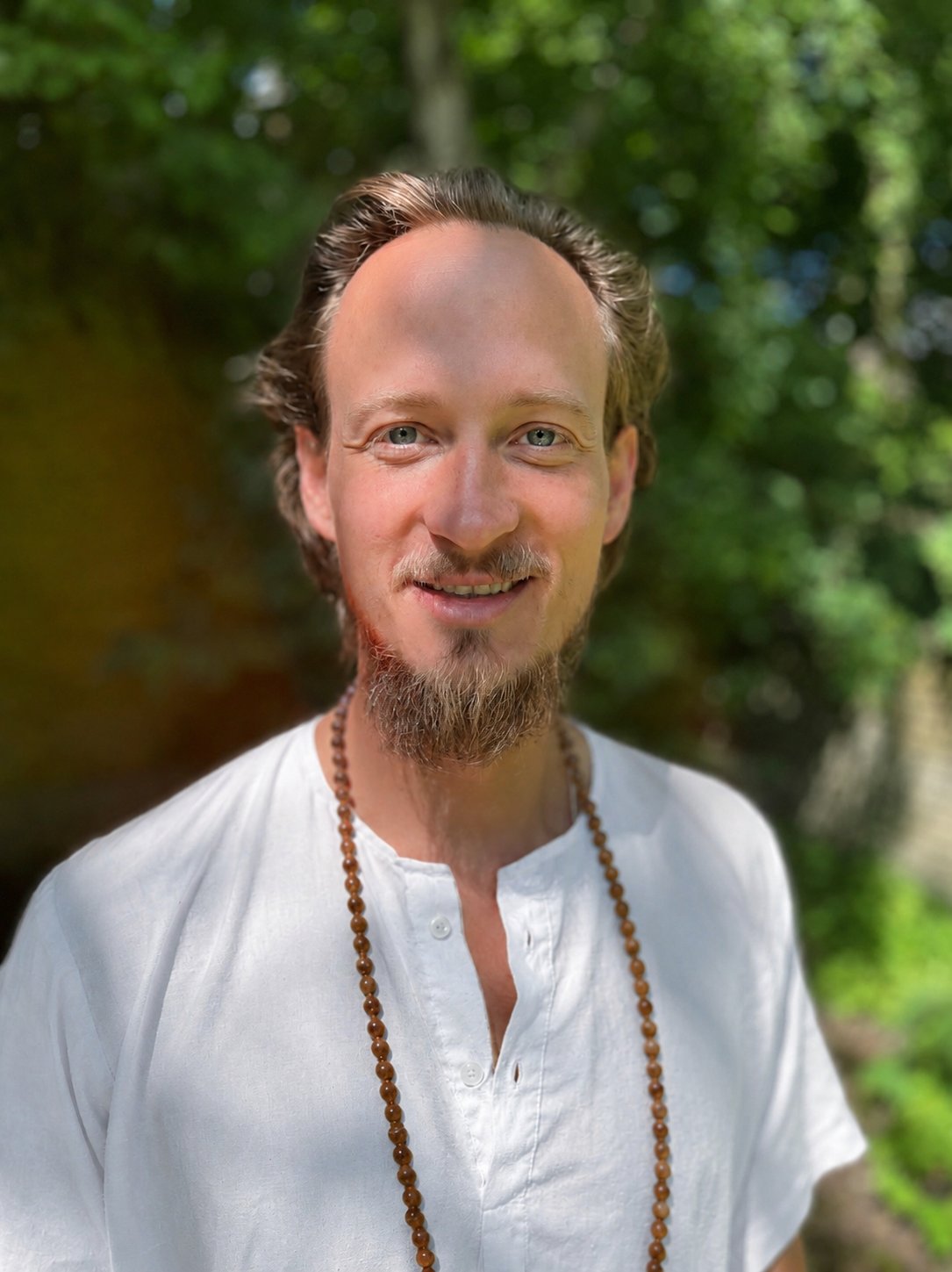 Yogi Santosha portræt